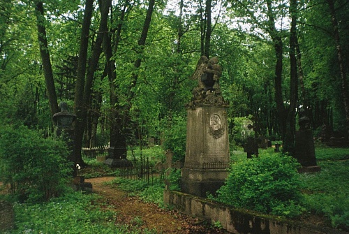 Изучение и сохранение надгробий в дореволюционной, советской и современной России